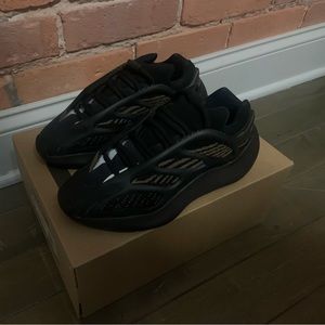 Yeezy 700 clay brown 5.5M